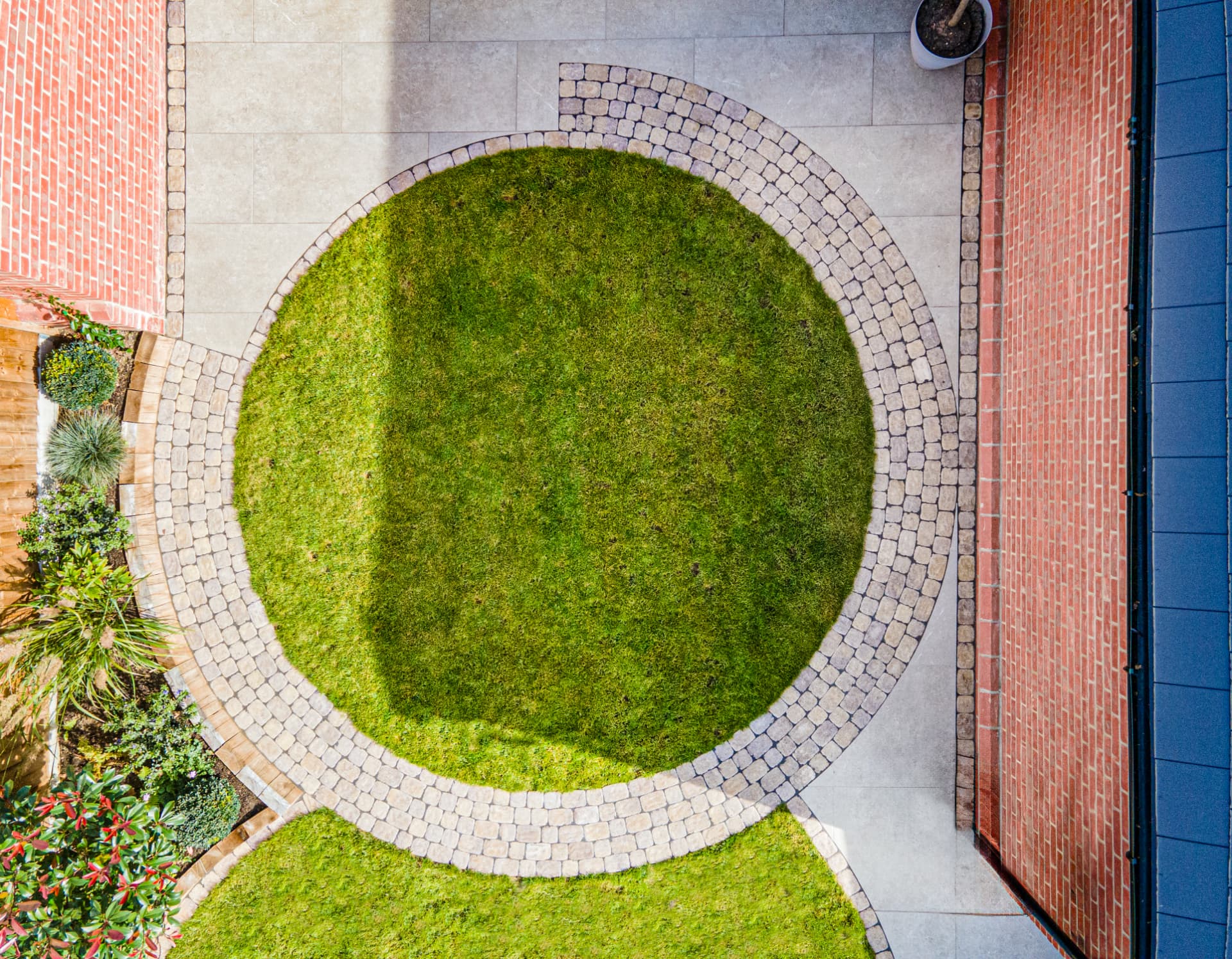 Aerial view of a garden with Aura Bronze fleck setts and Eden limestone paving